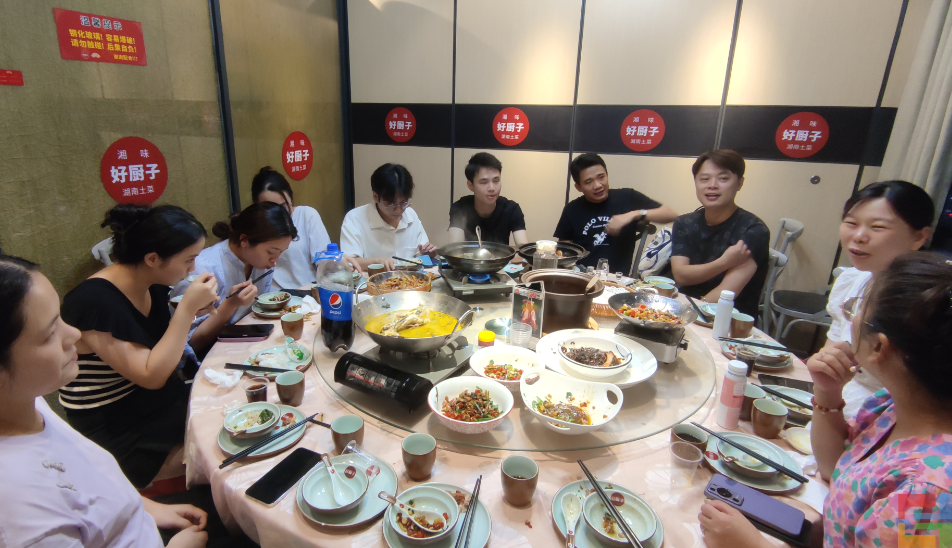 惠州E企盈團(tuán)建聚餐(圖1) 惠州E企盈團(tuán)建聚餐(圖1)