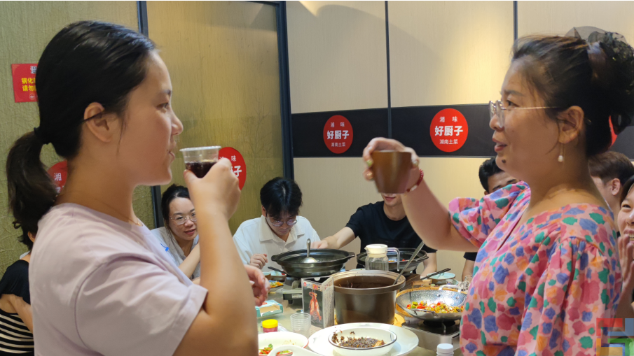 惠州E企盈團(tuán)建聚餐(圖3) 惠州E企盈團(tuán)建聚餐(圖3)